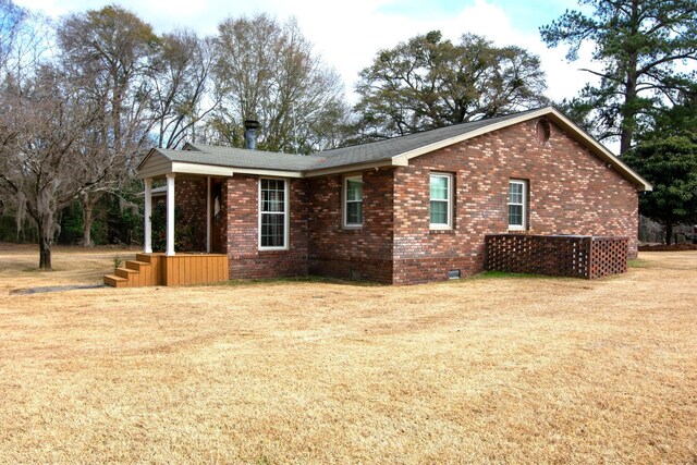 view of side of property featuring a yard