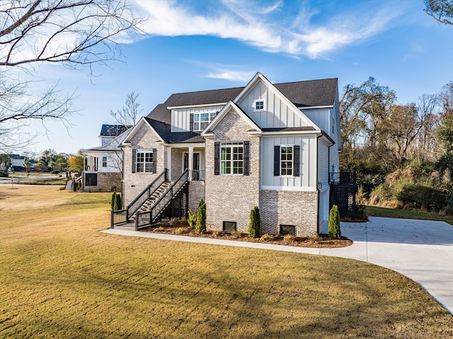 craftsman inspired home with a front yard