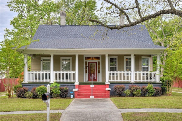 view of front of house featuring a front yard