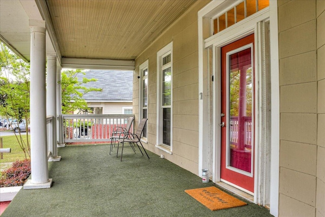 property entrance featuring a porch