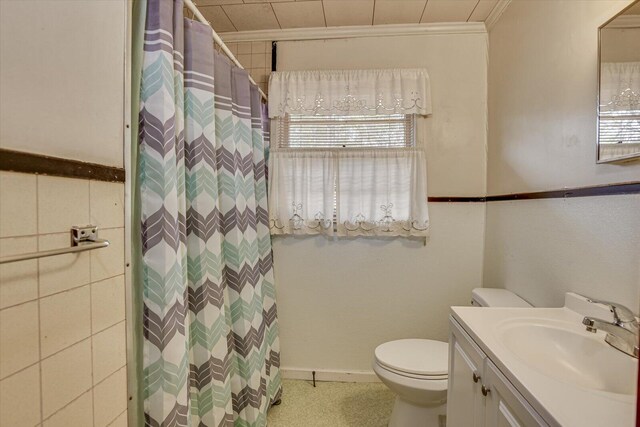 1775 Metasville Rd, Lincolnton, GA 30817 - full bathroom featuring baseboards, toilet, a shower with curtain, crown molding, and vanity