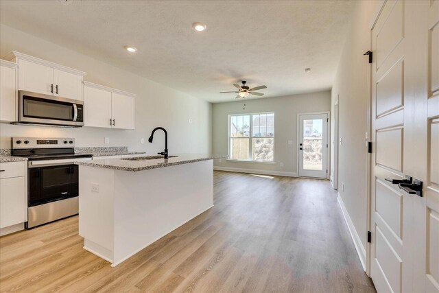 corridor with dark wood-style floors, recessed lighting, visible vents, and baseboards