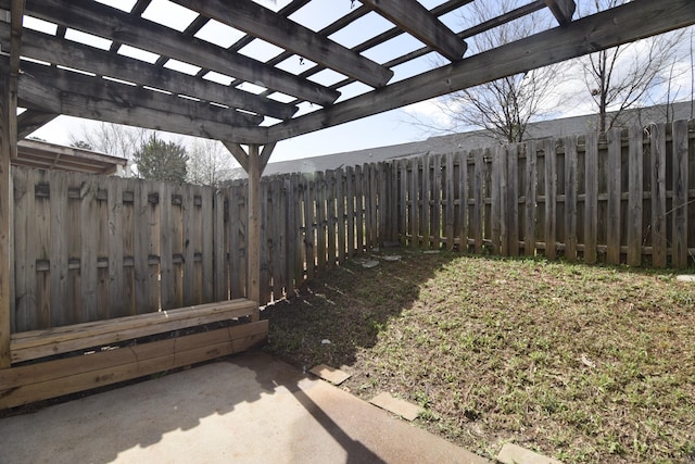 view of yard featuring a patio area, a fenced backyard, and a pergola