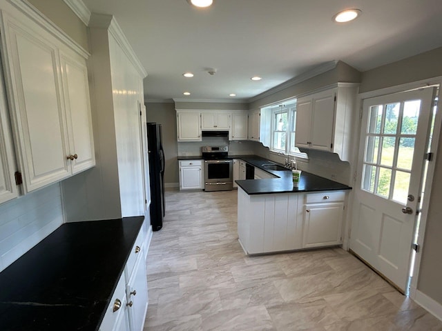 2210 Glendale Rd, Augusta, GA 30904 - kitchen featuring crown molding, white cabinets, black appliances, recessed lighting, and a peninsula