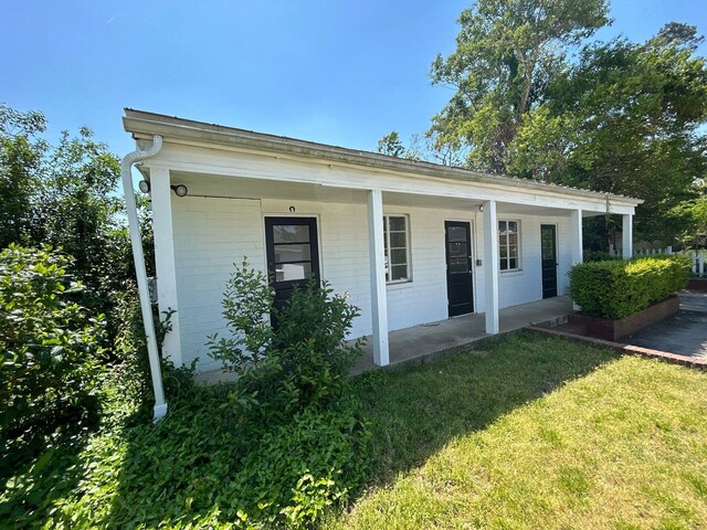 2210 Glendale Rd, Augusta, GA 30904 - view of front of home featuring a porch and a front lawn