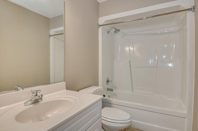 790 Osprey Ln, Martinez, GA 30907 - full bathroom with toilet, vanity, and shower / washtub combination