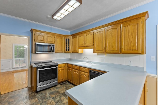 1116 Wrights Mill Rd, Aiken, SC 29801 - kitchen featuring appliances with stainless steel finishes, a sink, light countertops, crown molding, and backsplash