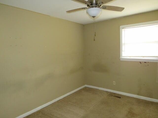 unfurnished room featuring ceiling fan