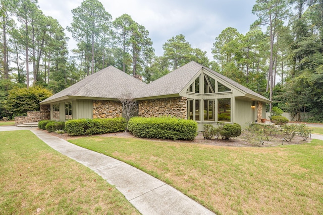 view of front of house with a front yard