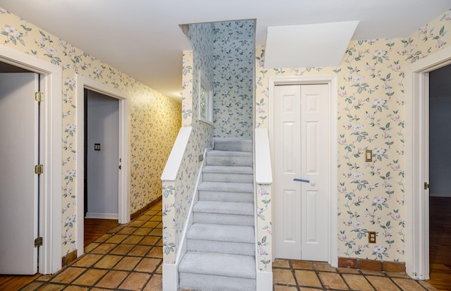 bonus room with vaulted ceiling