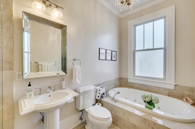 bathroom featuring toilet, a notable chandelier, crown molding, and tiled tub