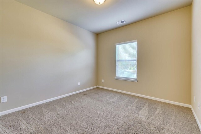 unfurnished room with carpet