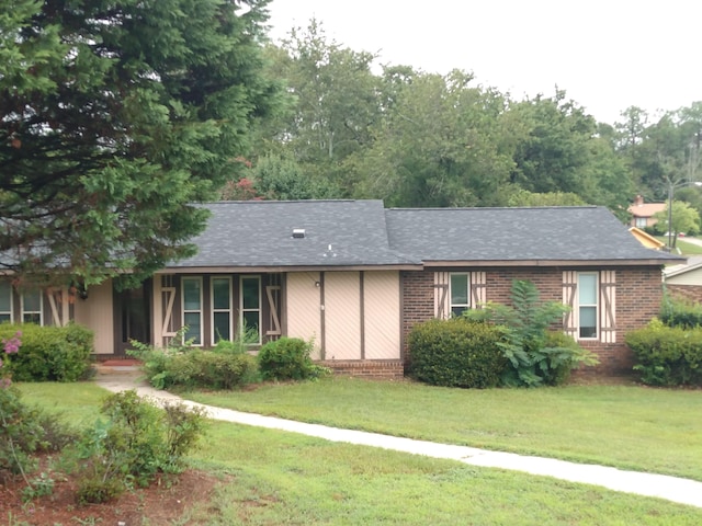 ranch-style house with a front yard