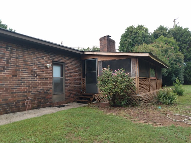 back of house featuring a yard