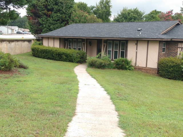 single story home with a front yard