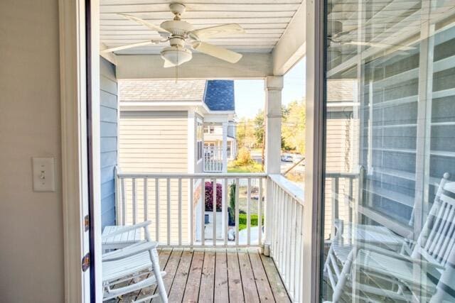 balcony featuring ceiling fan