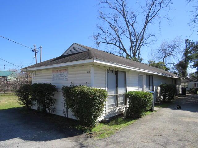 view of side of property