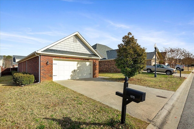 view of front of property featuring a front lawn