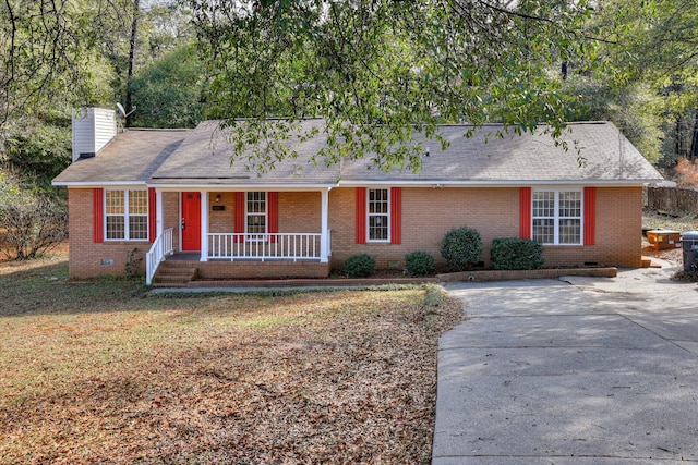 ranch-style home featuring covered porch