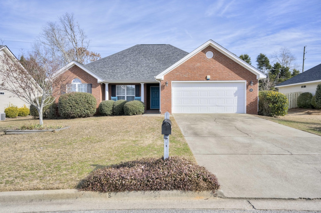 view of front of house featuring a front yard and a garage