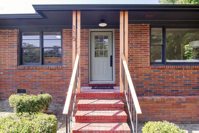 115 W St, Thomson, GA 30824 - entrance to property with brick siding and crawl space
