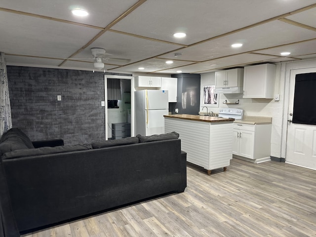 living room featuring brick wall, sink, ceiling fan, and light hardwood / wood-style flooring