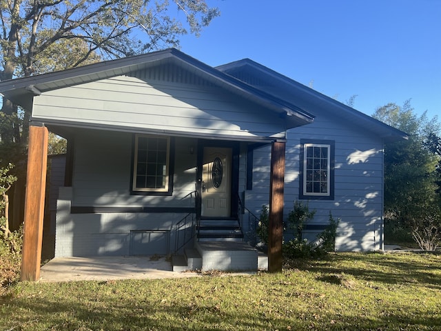 view of front of property with a front yard