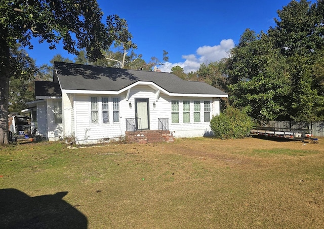 view of front of property with a front yard