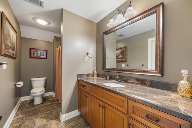 full bathroom featuring visible vents, baseboards, toilet, and vanity