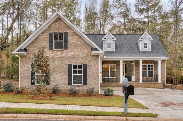 view of front of house with a front lawn