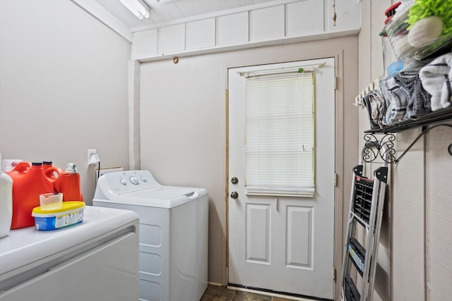 520 Central Rd, Thomson, GA 30824 - washroom featuring washing machine and dryer