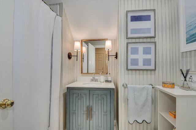 bathroom with a shower with shower curtain and vanity