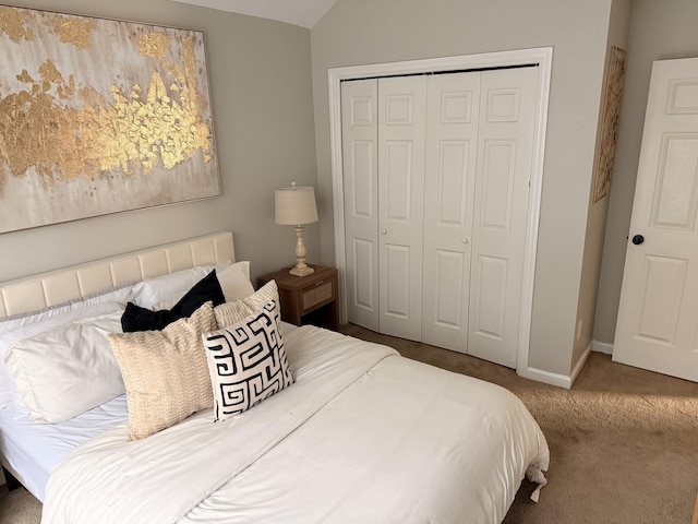 1229 Creek Bend Dr, Grovetown, GA 30813 - bedroom featuring a closet, carpet floors, vaulted ceiling, and baseboards