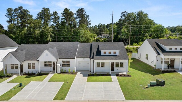 view of front facade with a front lawn