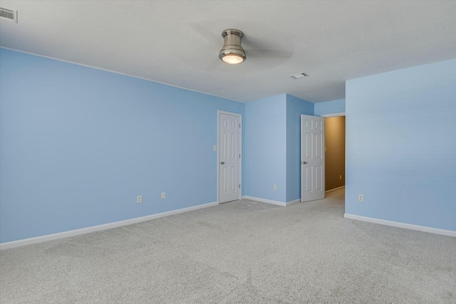 carpeted empty room featuring ceiling fan