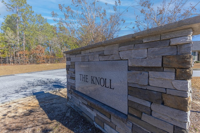 view of community / neighborhood sign