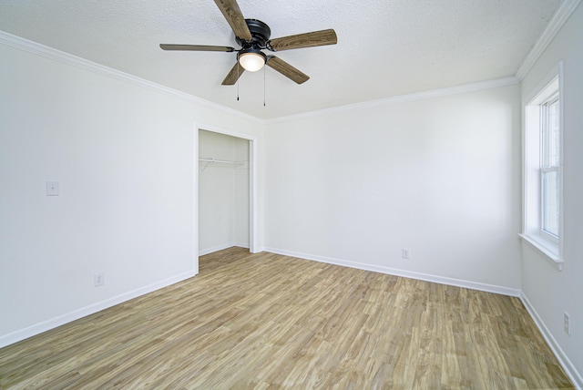 unfurnished bedroom featuring a textured ceiling, a closet, ornamental molding, light wood-type flooring, and ceiling fan