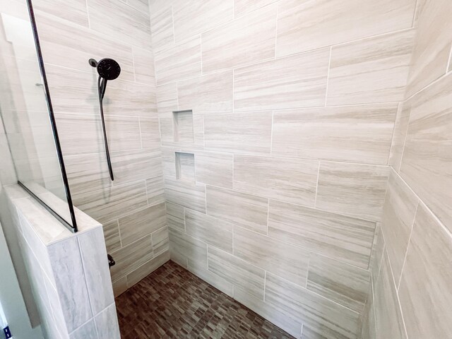 149 Cypress Dr, Mccormick, SC 29835 - bathroom with a tile shower