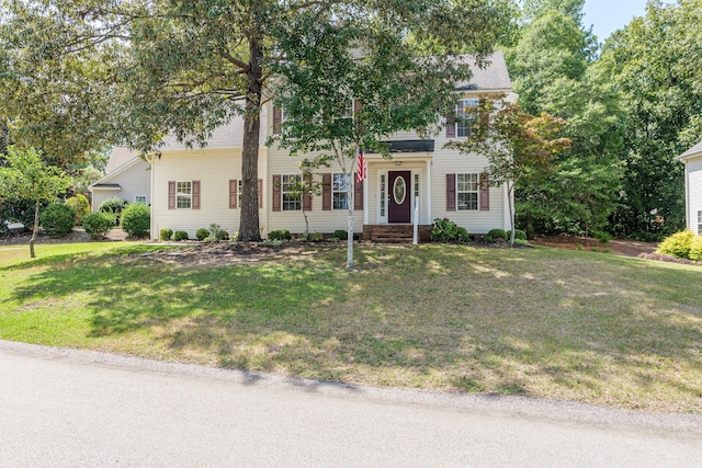 colonial home featuring a front yard