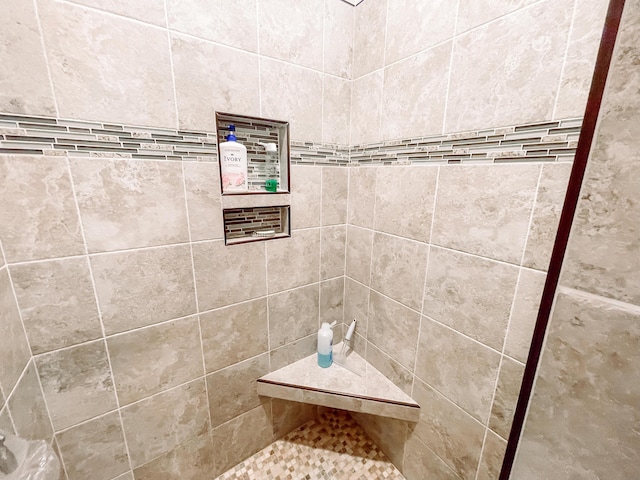 153 Cumberland Dr, Mccormick, SC 29835 - full bath with tiled shower