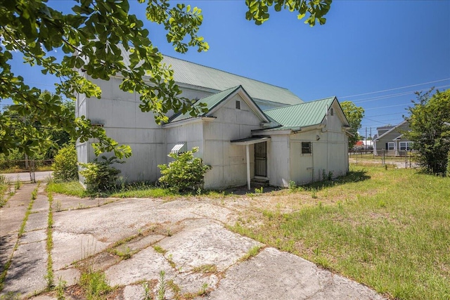 view of property exterior