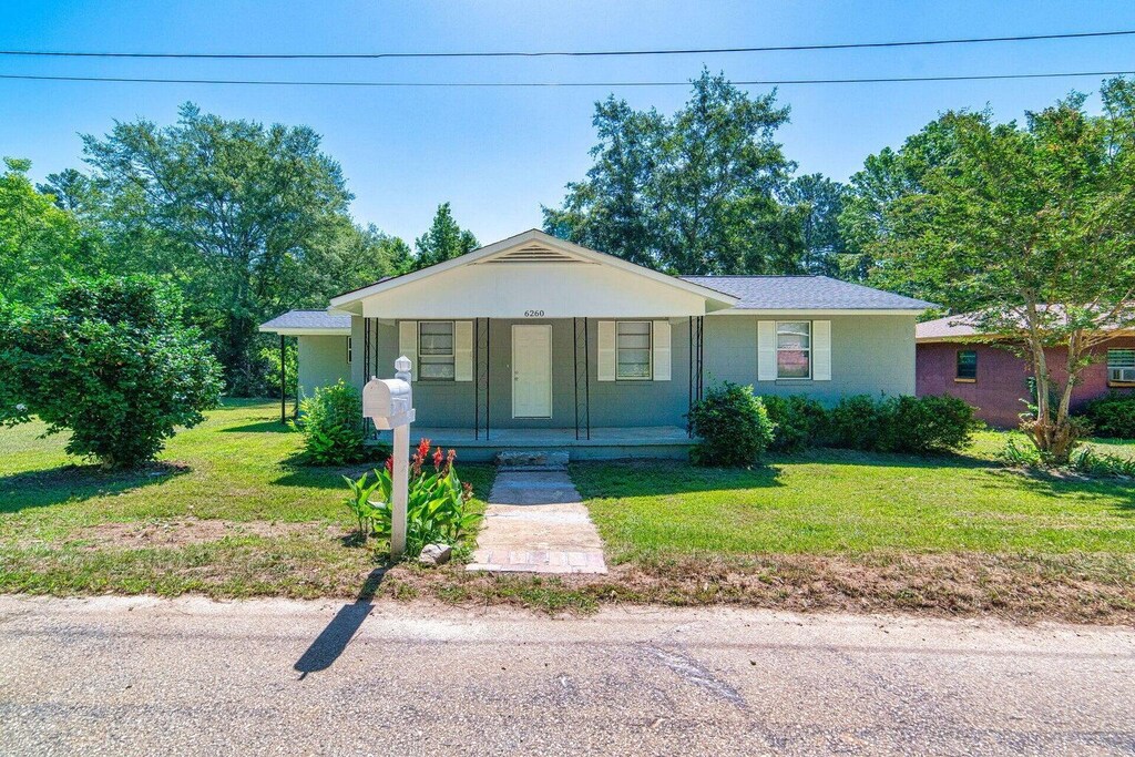 6260 Harp Dr, Harlem, GA 30814 - view of front facade featuring a porch and a front yard