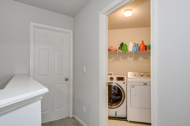 washroom with laundry area, baseboards, and independent washer and dryer