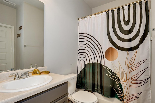 bathroom featuring a shower with shower curtain, visible vents, vanity, and toilet