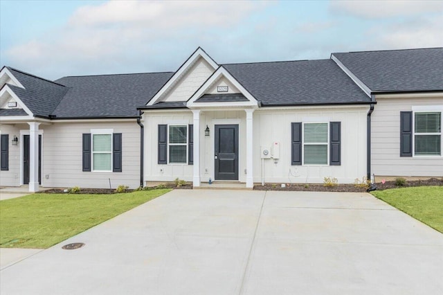 view of front of house with a front lawn