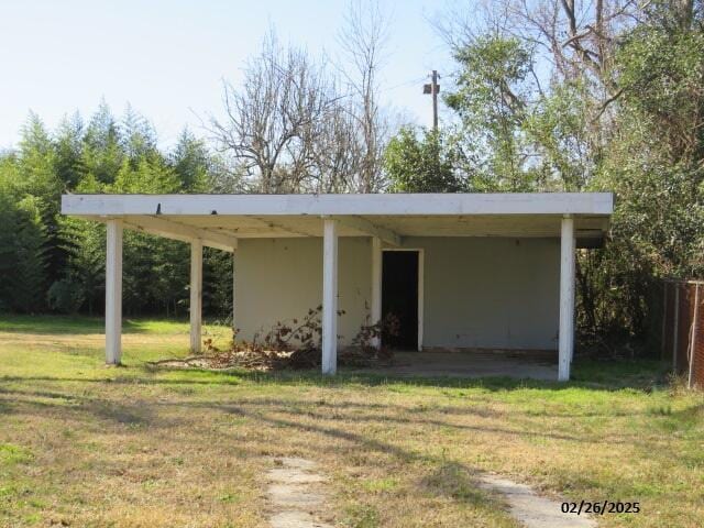 exterior space with a front yard