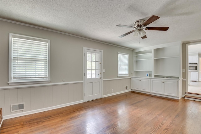 986 Campbellton Dr, North Augusta, SC 29841 - spare room with wood finished floors, a textured ceiling, ceiling fan, and wainscoting