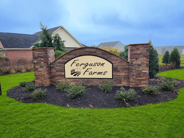 community / neighborhood sign featuring a lawn