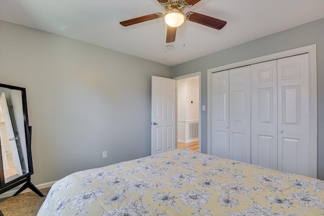 bedroom featuring a closet, visible vents, baseboards, and a ceiling fan