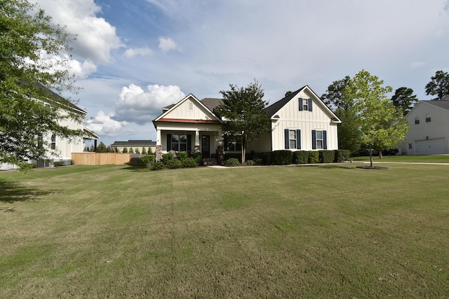 view of front of home featuring a front lawn and covered porch